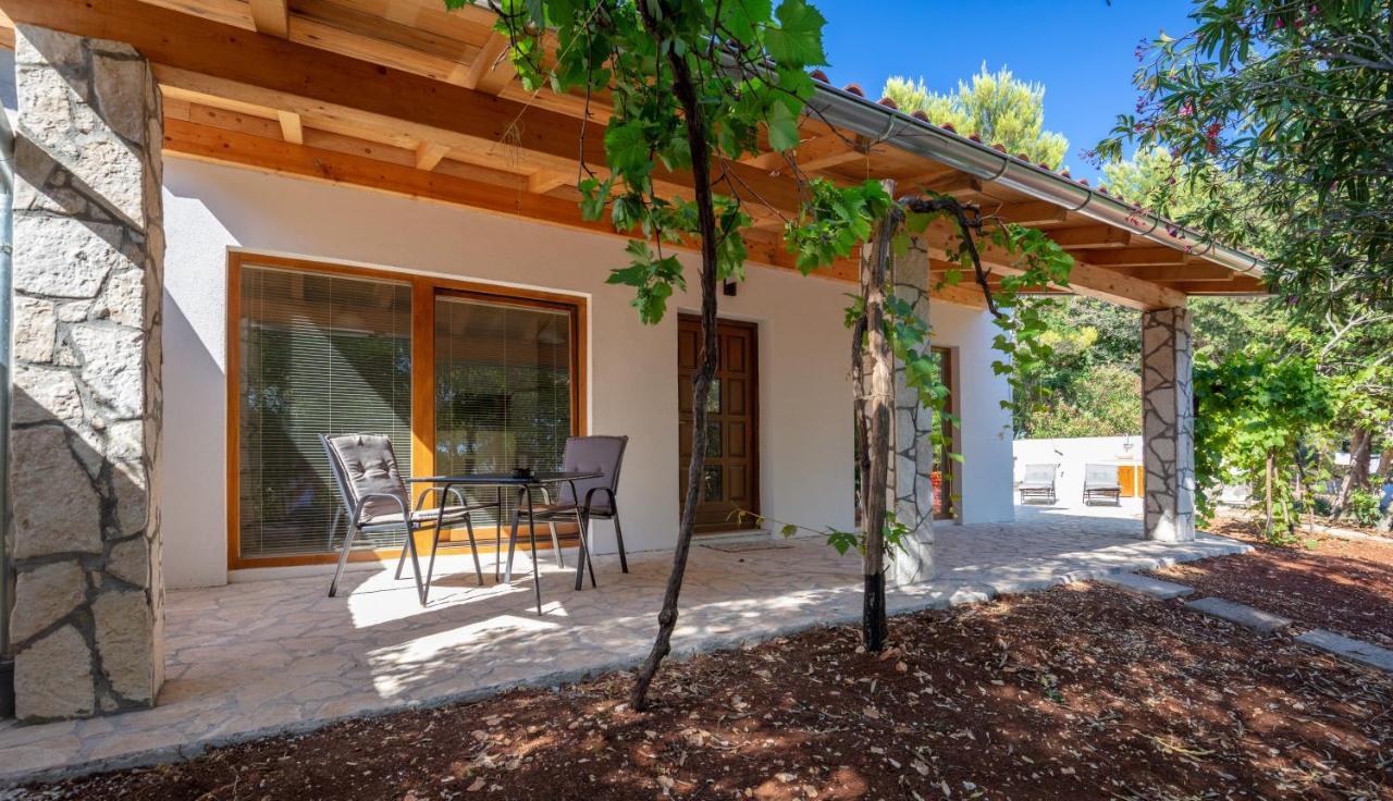 Al Pino Blue Property Premantura Exterior photo