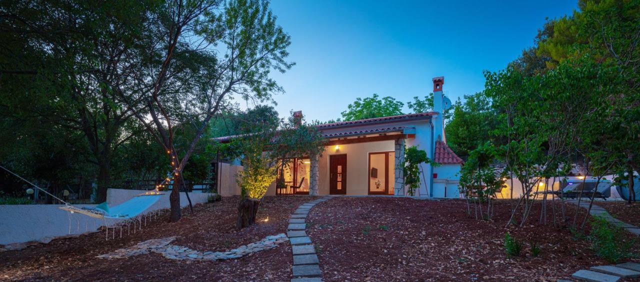 Al Pino Blue Property Premantura Exterior photo